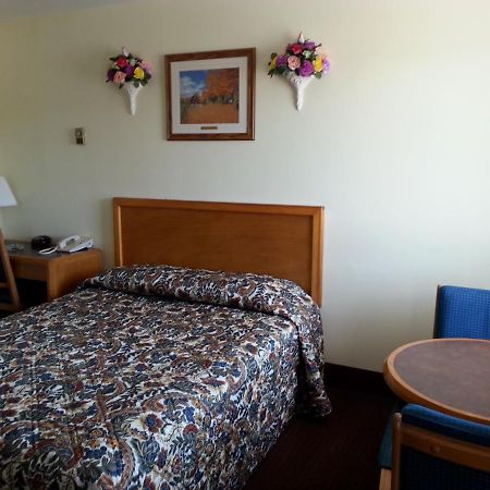 River Mist Inn Sturgeon Falls Екстер'єр фото