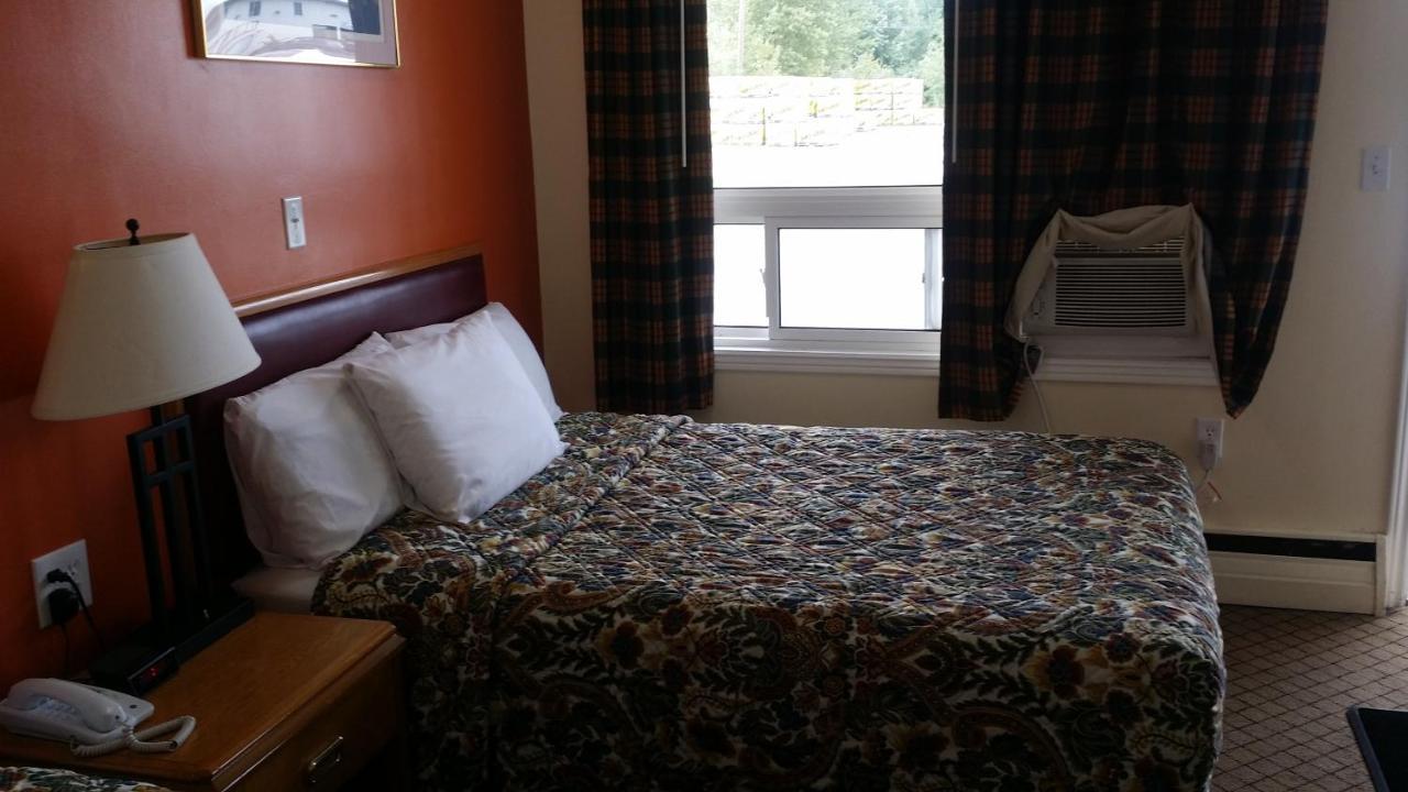 River Mist Inn Sturgeon Falls Екстер'єр фото