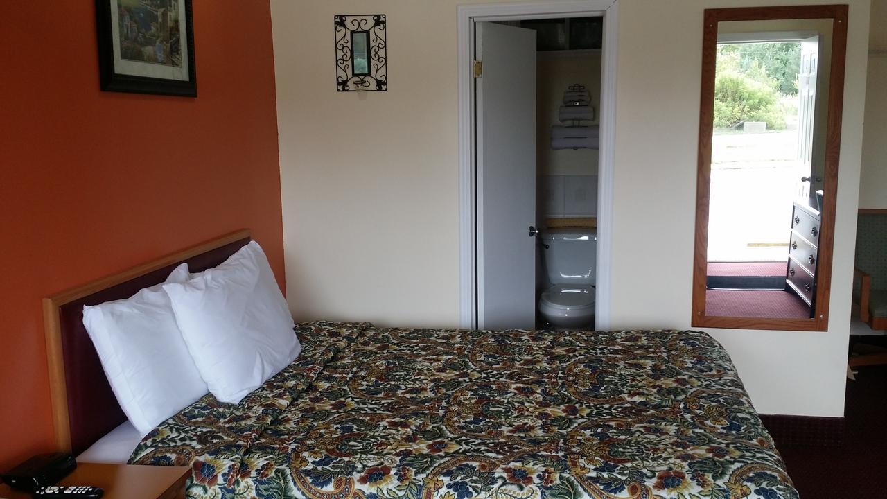 River Mist Inn Sturgeon Falls Екстер'єр фото